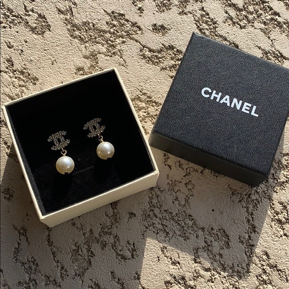 CHANEL Jewelry - Chanel Pearl drop earrings